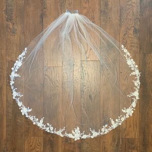 Lace Fingertip Bridal Veil w/Comb, Wedding Veil
